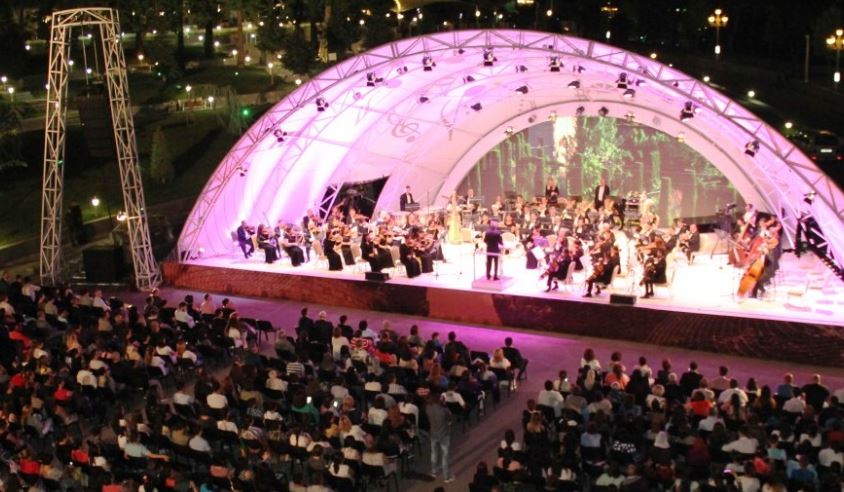 Azərbaycan incəsənəti illər boyu dünyaya tanınan sənətçilər yetişdirib. Musiqidən teatr